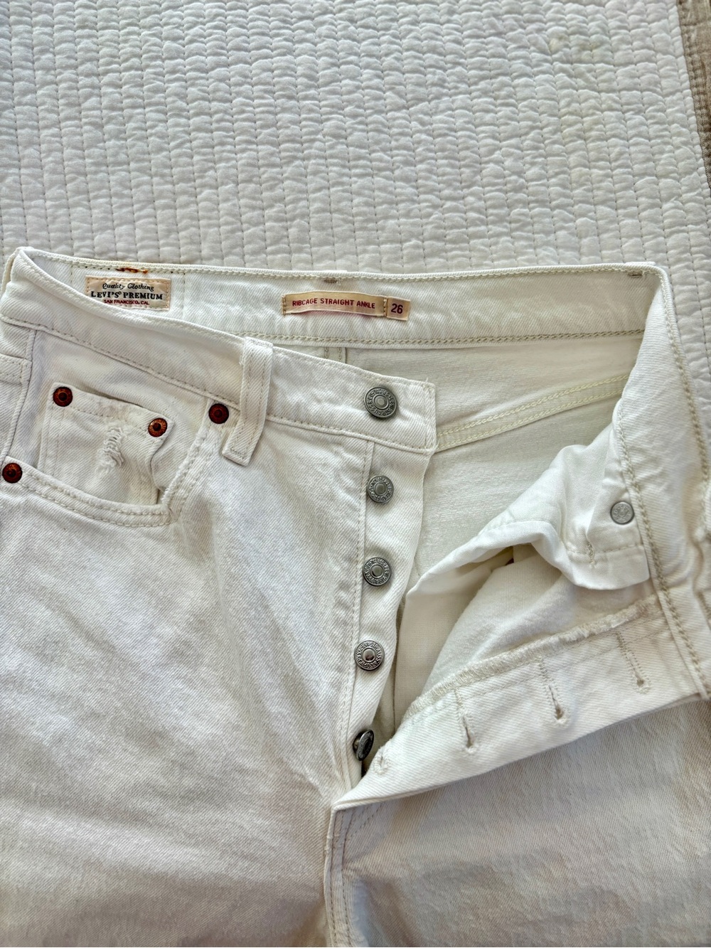 Levi’s Ribcage White Straight-Leg Jeans - Picture 8 of 10